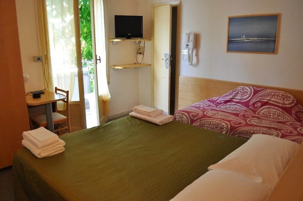 Hotel Nancy Римини